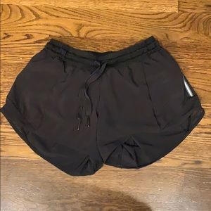 Lulu hotty hot shorts size 4!